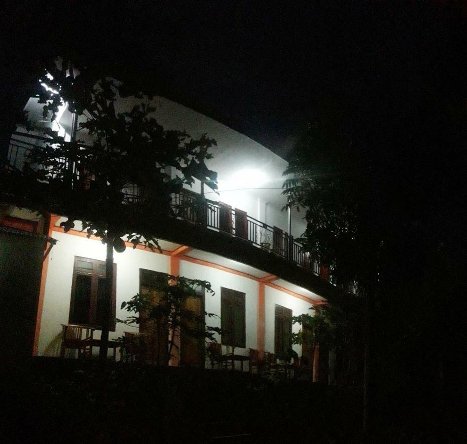 The Teuz B&B Labuan Bajo Eksteriør bilde